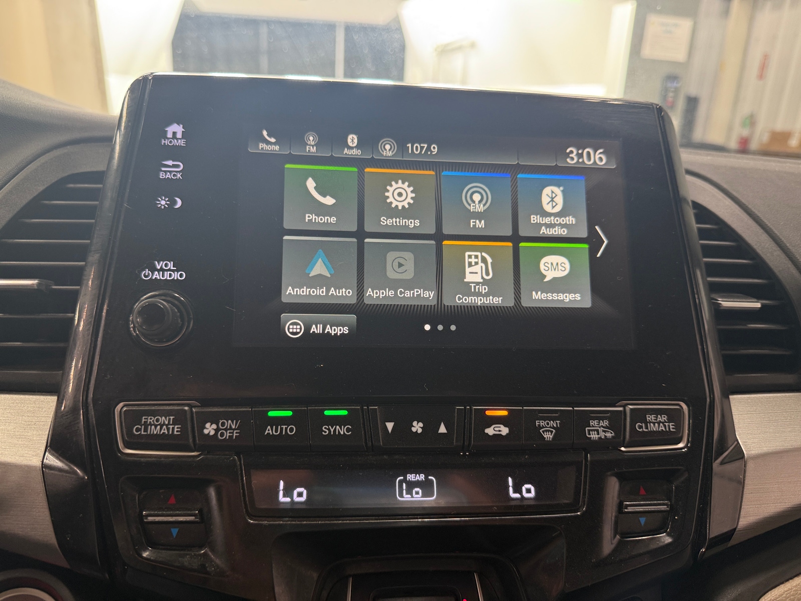 Thumbnail: 2018 Honda Odyssey - 4