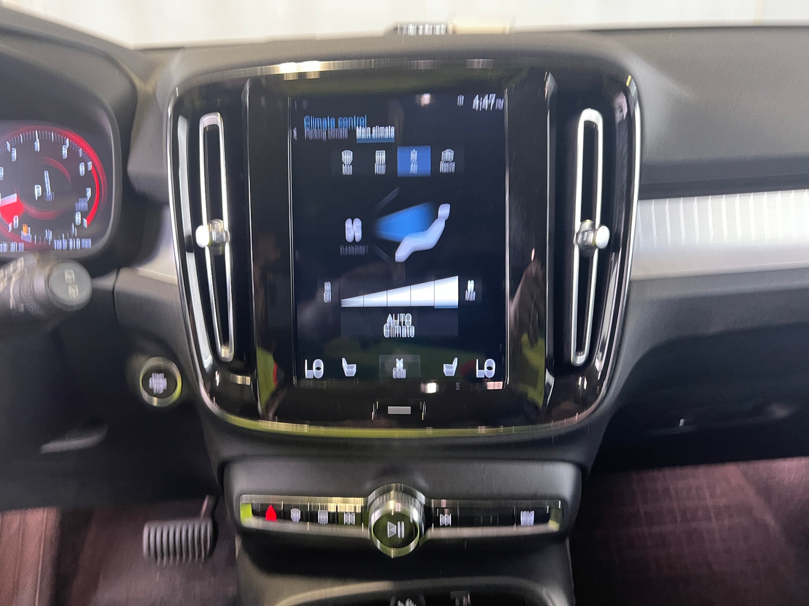Thumbnail: 2020 Volvo XC40 - 4