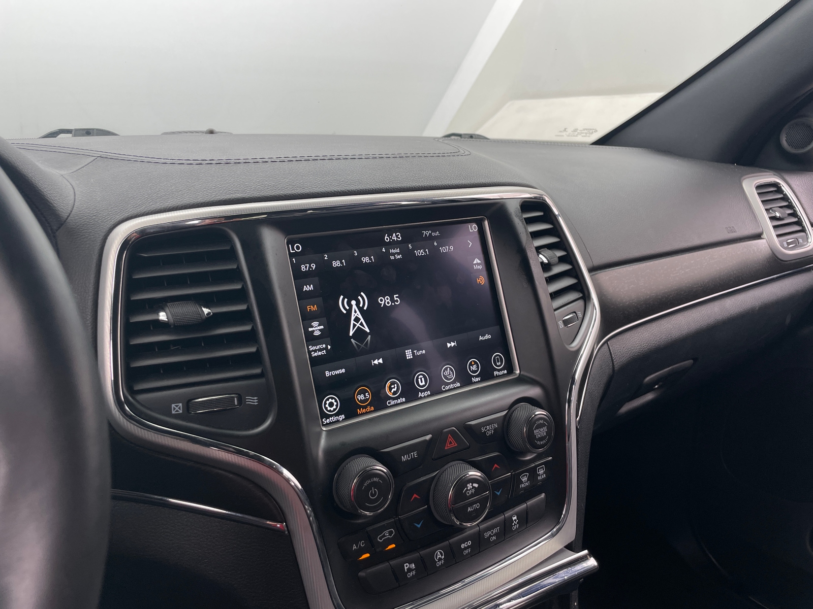 Thumbnail: 2018 Jeep Grand Cherokee - 3
