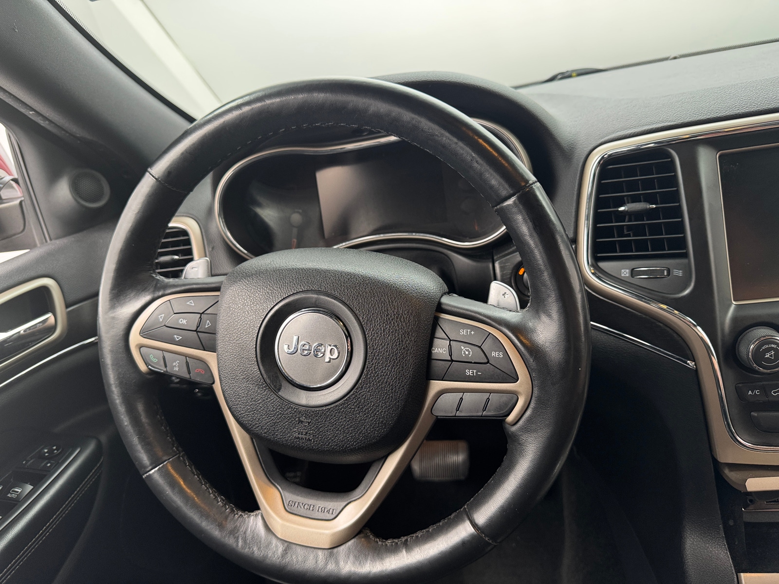 Thumbnail: 2015 Jeep Grand Cherokee - 4