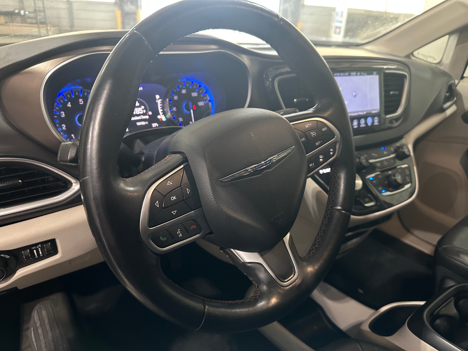 Thumbnail: 2017 Chrysler Pacifica - 4