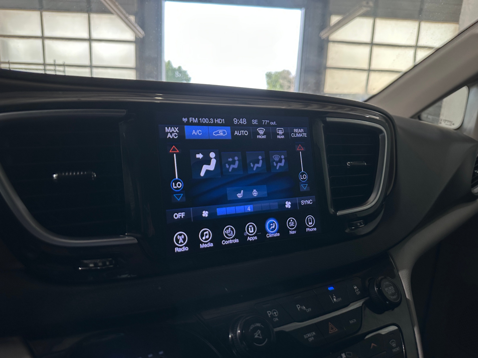 Thumbnail: 2017 Chrysler Pacifica - 3