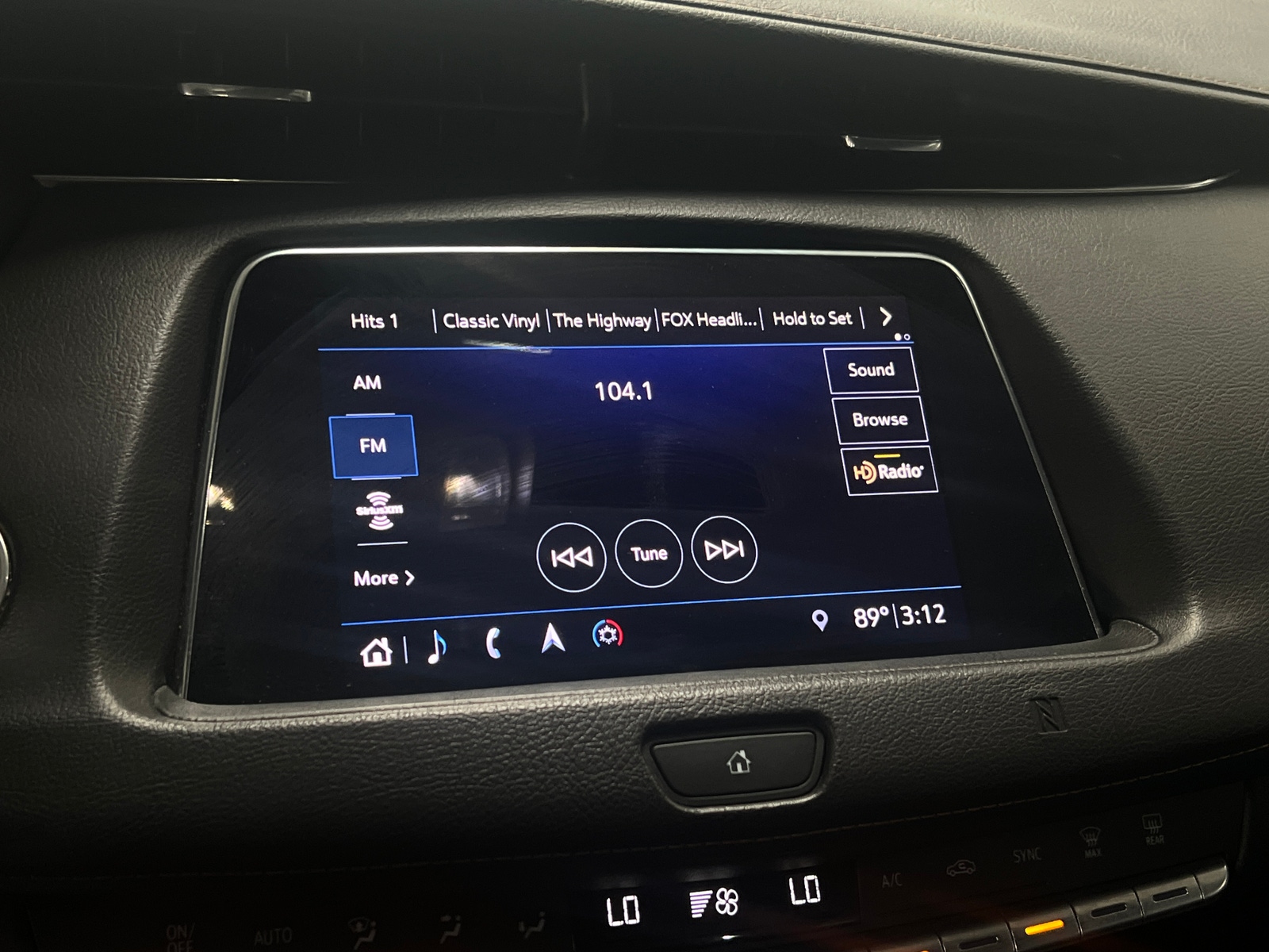 Thumbnail: 2019 Cadillac XT4 - 3