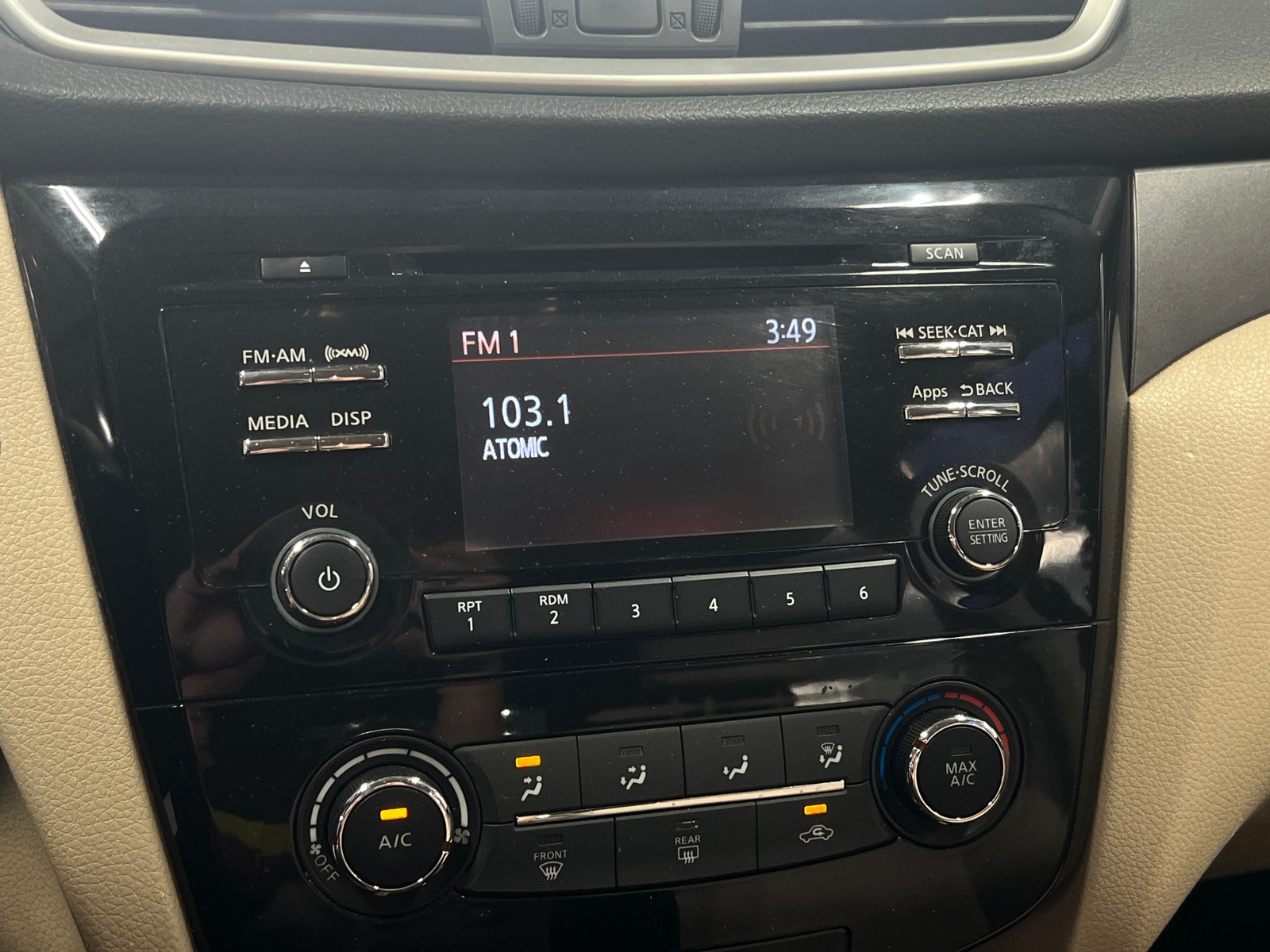 Thumbnail: 2016 Nissan Rogue - 4