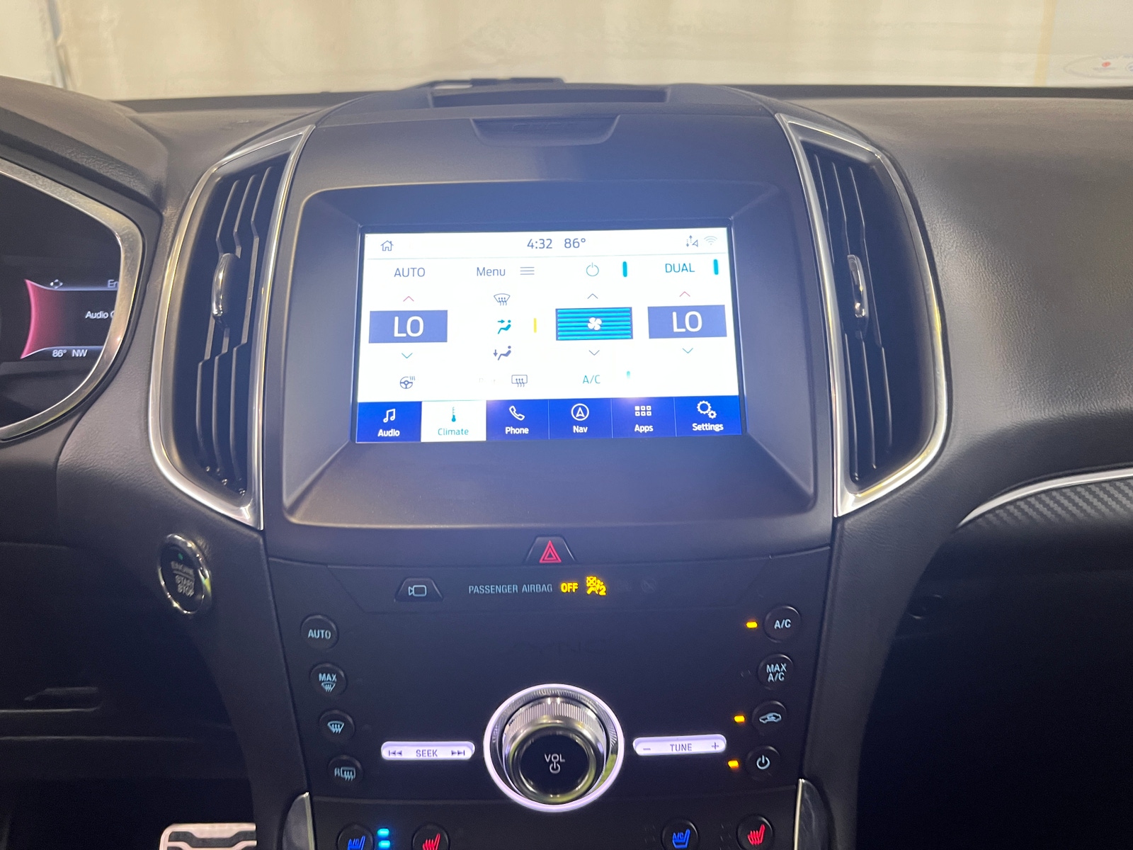 Thumbnail: 2020 Ford Edge - 3