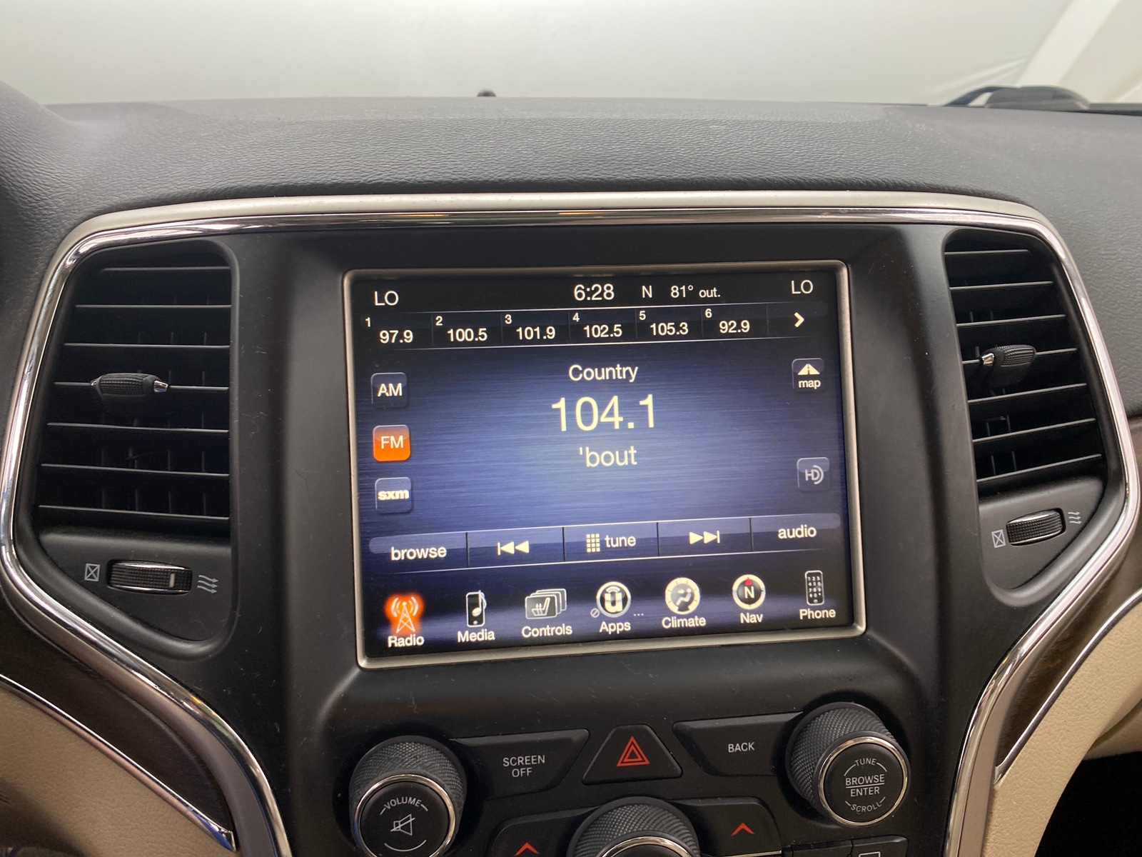 Thumbnail: 2015 Jeep Grand Cherokee - 3