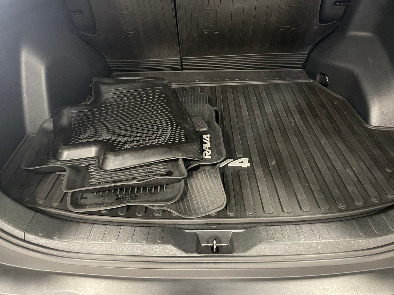 Thumbnail: 2019 Toyota RAV4 - 7