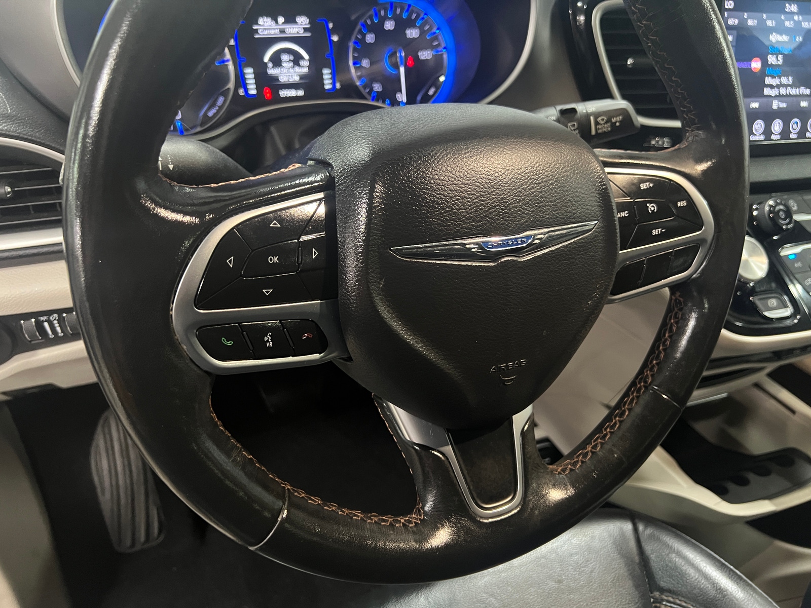 Thumbnail: 2020 Chrysler Pacifica - 4