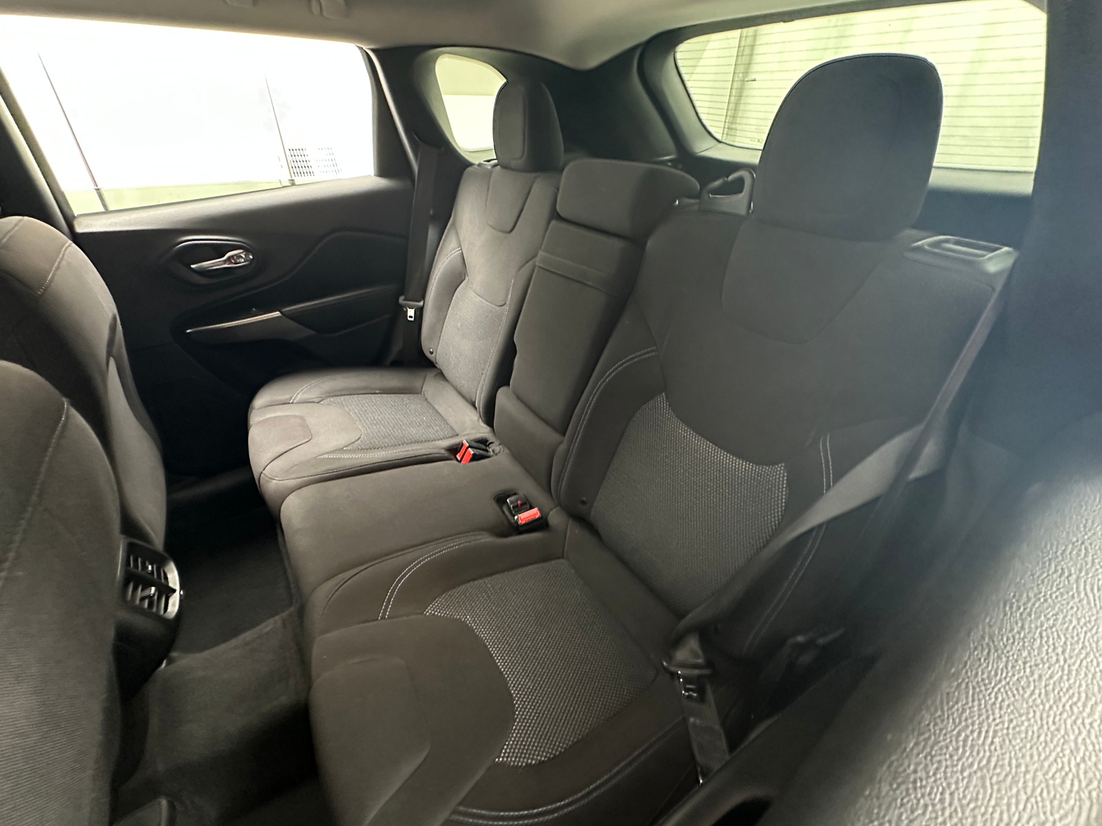 Thumbnail: 2019 Jeep Cherokee - 6