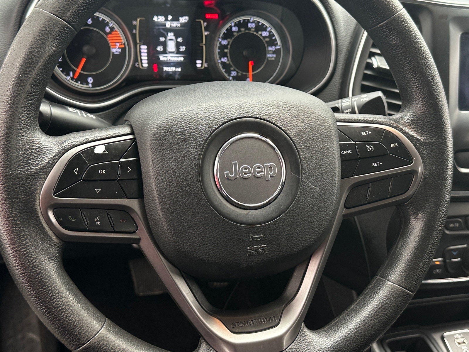 Thumbnail: 2019 Jeep Cherokee - 5