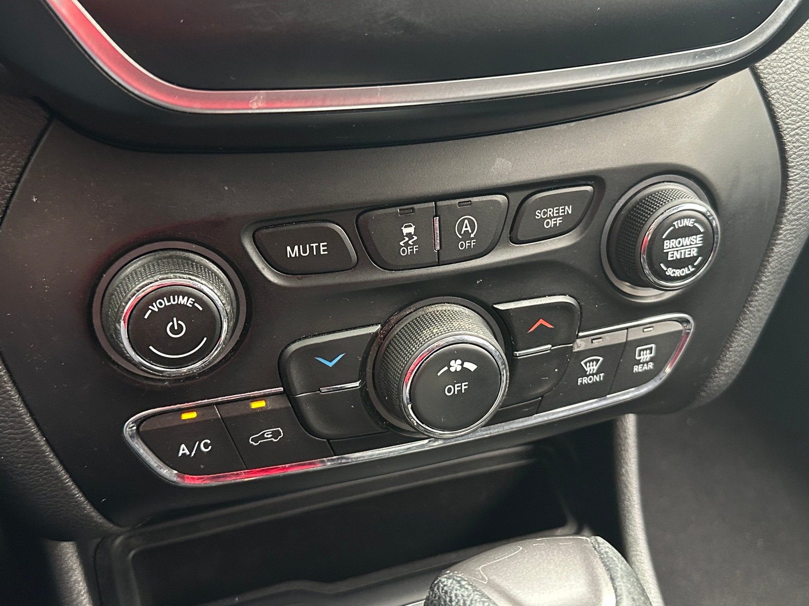 Thumbnail: 2019 Jeep Cherokee - 4