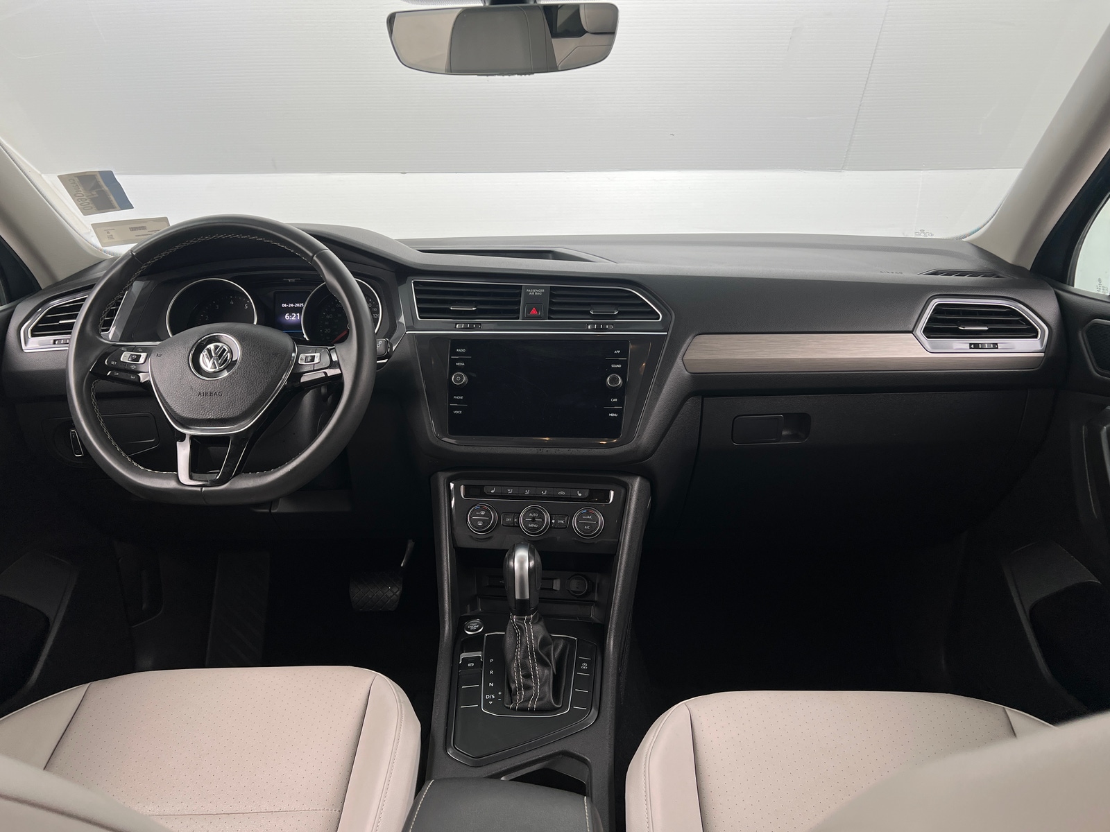 Thumbnail: 2021 Volkswagen Tiguan - 2