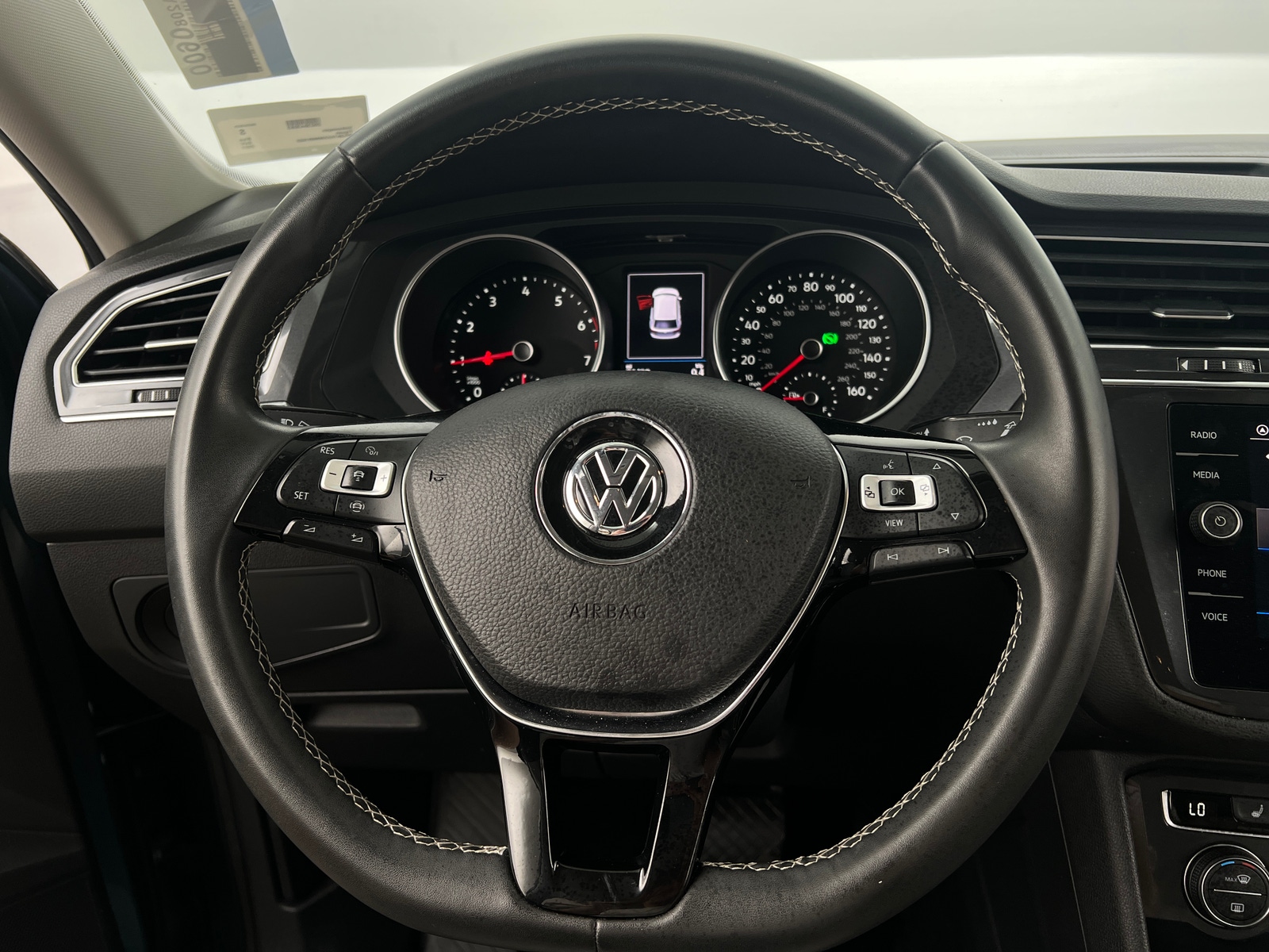 Thumbnail: 2021 Volkswagen Tiguan - 4