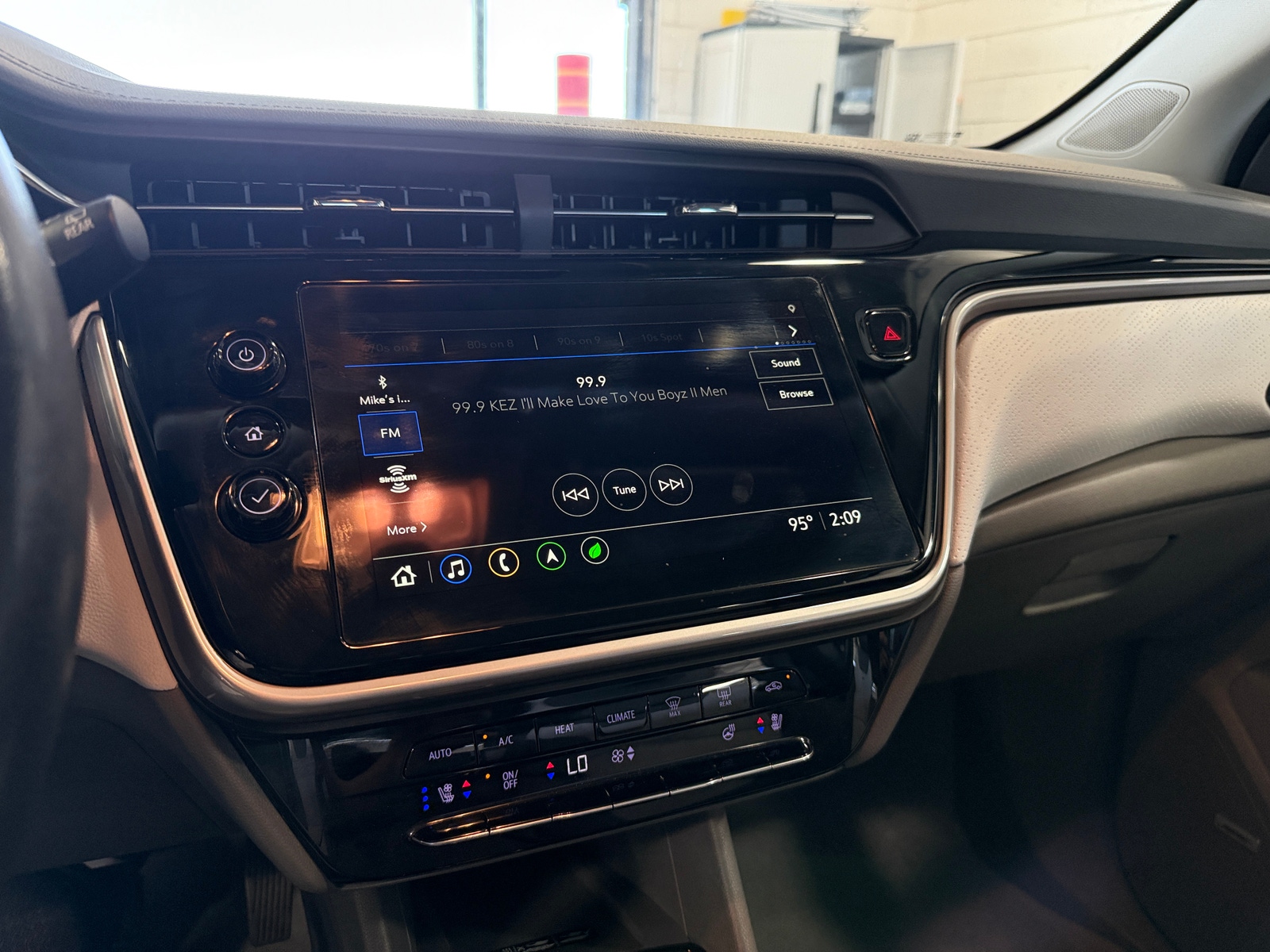 Thumbnail: 2023 Chevrolet Bolt EUV - 3
