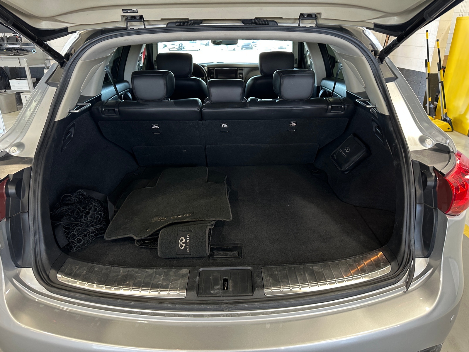 Thumbnail: 2014 INFINITI QX70 - 6