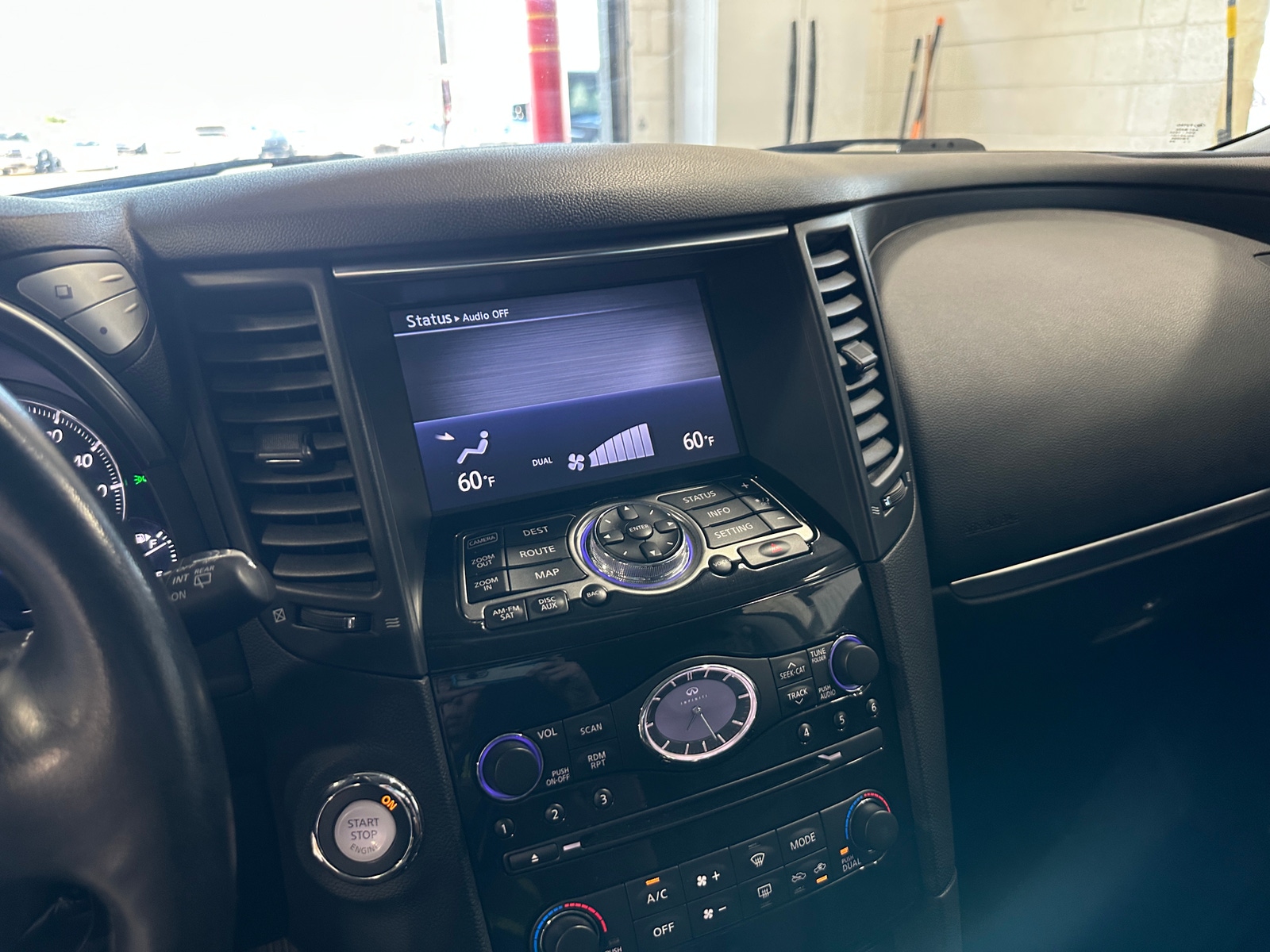 Thumbnail: 2014 INFINITI QX70 - 3