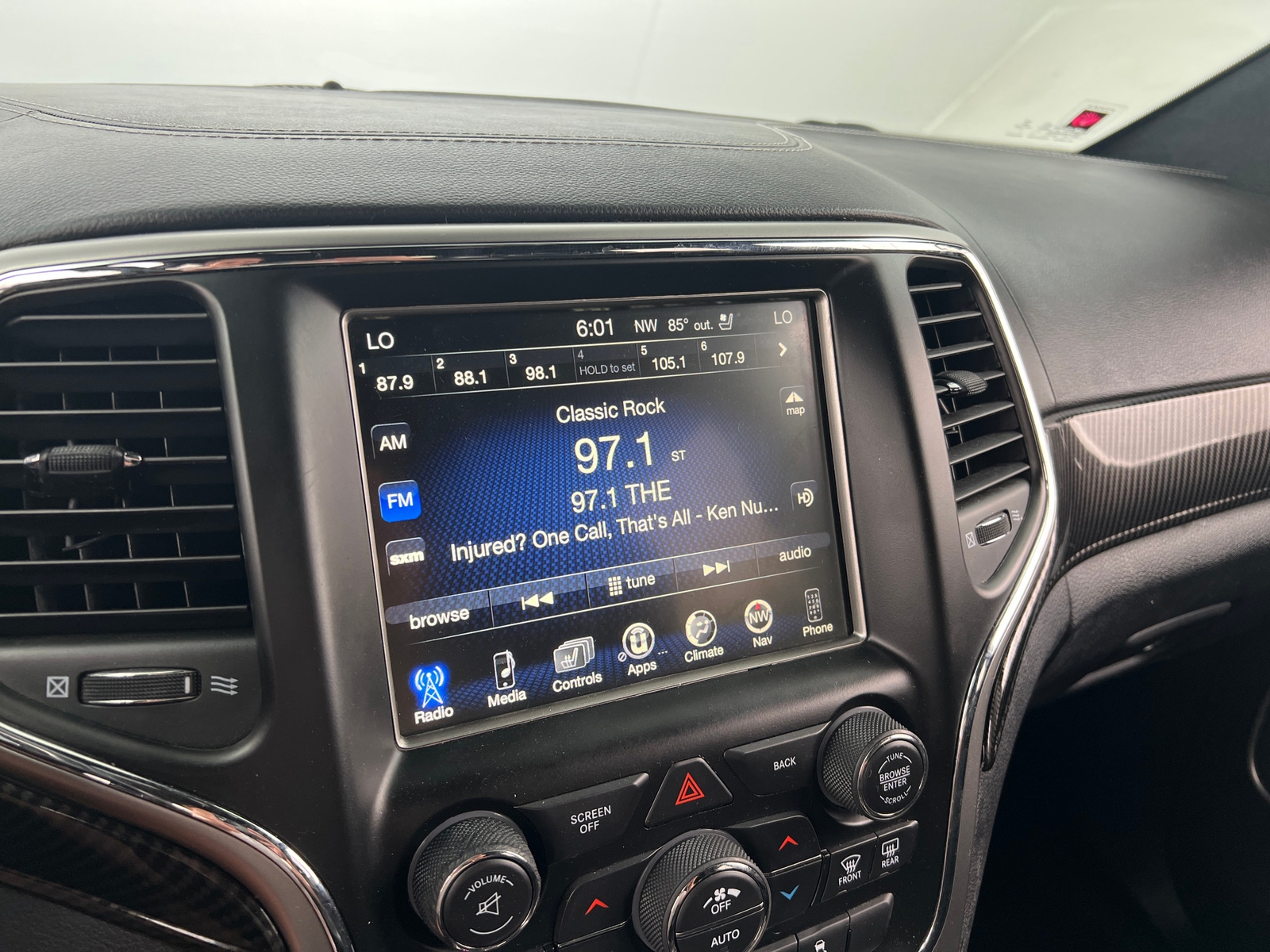 Thumbnail: 2017 Jeep Grand Cherokee - 4