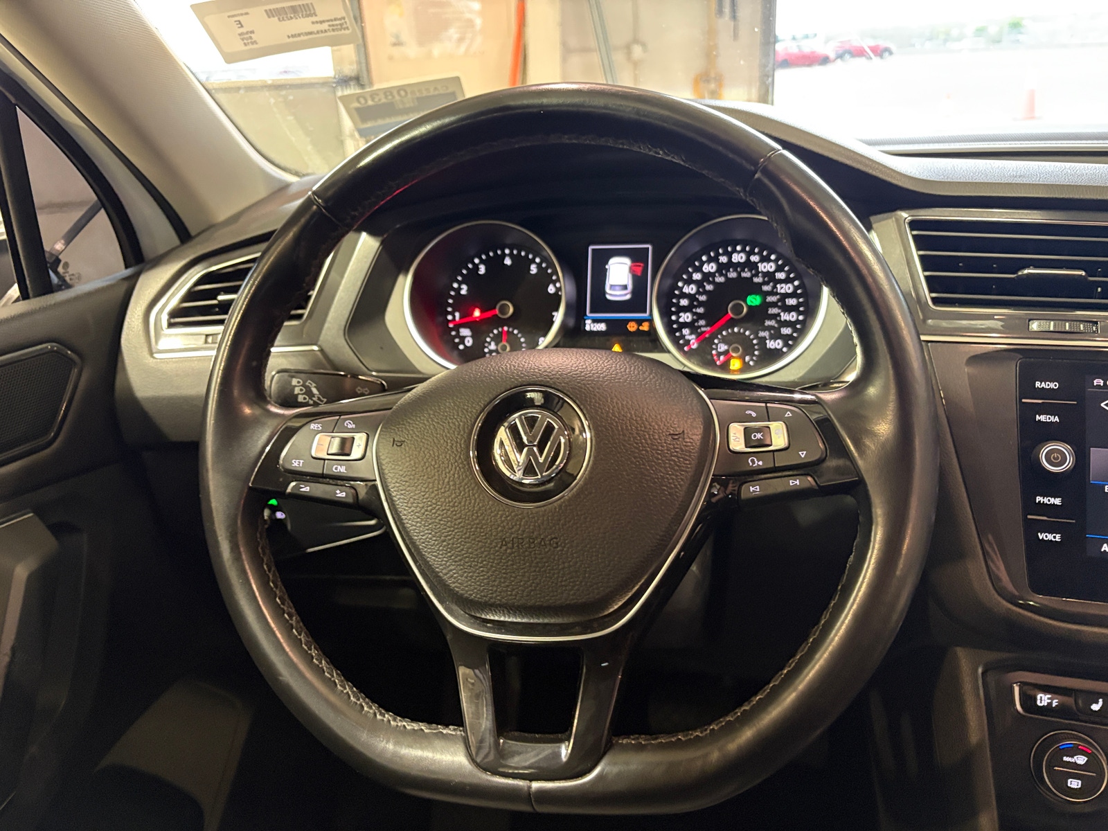 Thumbnail: 2018 Volkswagen Tiguan - 4