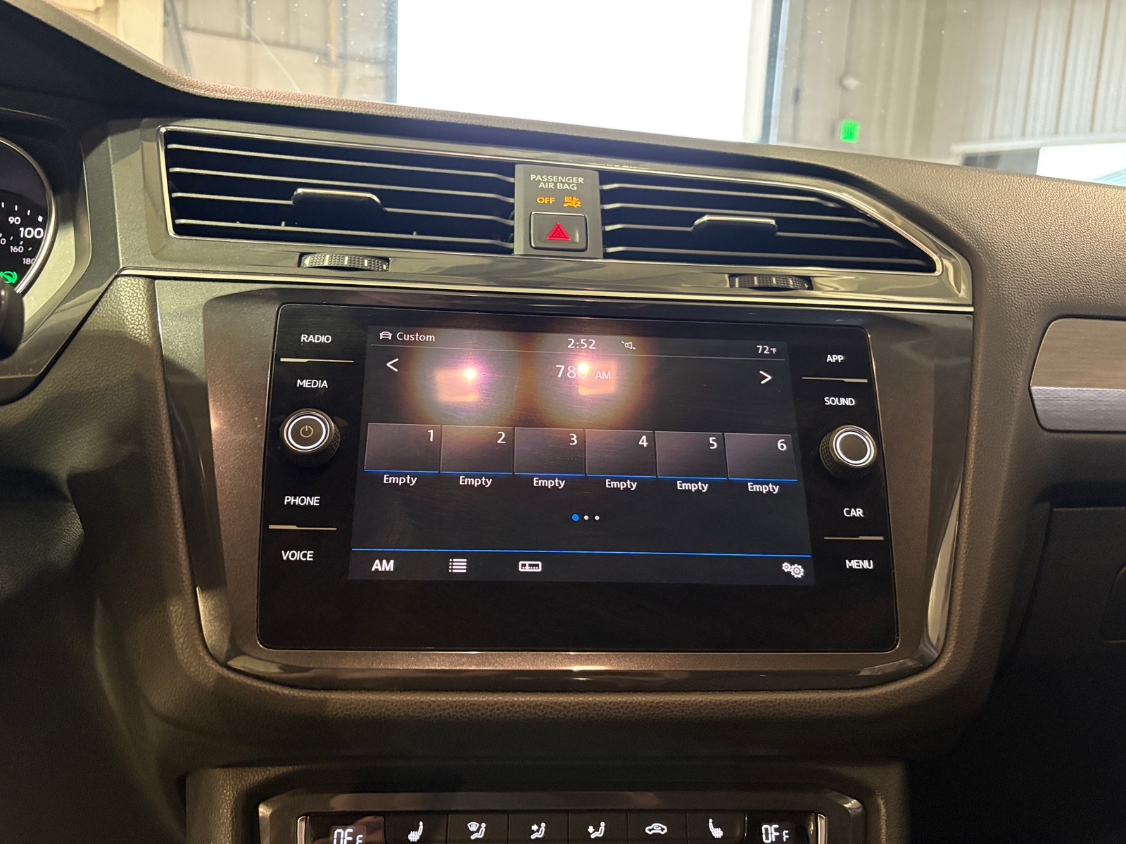 Thumbnail: 2018 Volkswagen Tiguan - 3