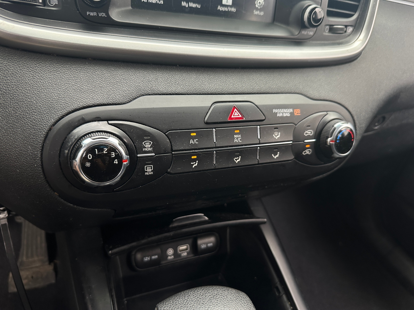 Thumbnail: 2019 Kia Sorento - 4