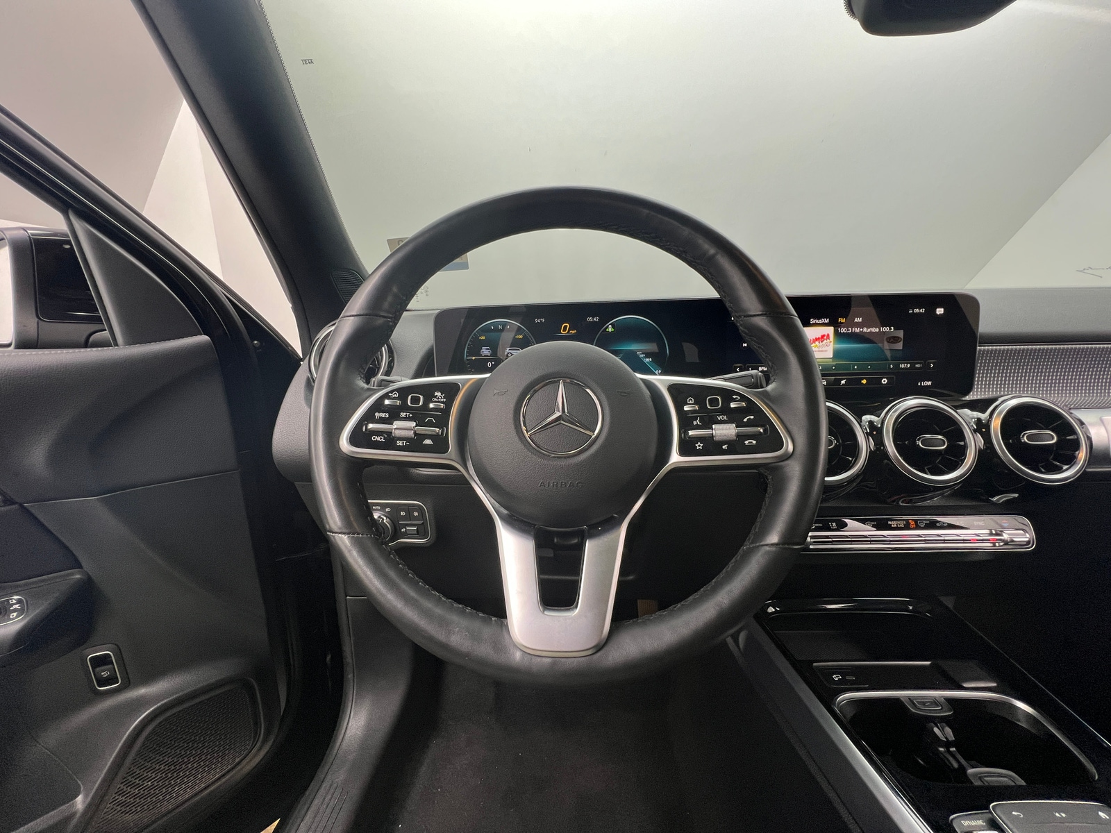 Thumbnail: 2023 Mercedes-Benz GLB - 4