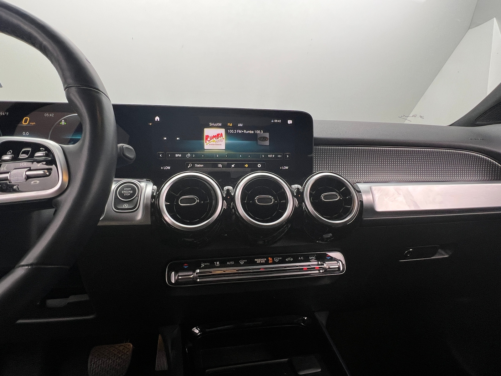 Thumbnail: 2023 Mercedes-Benz GLB - 3