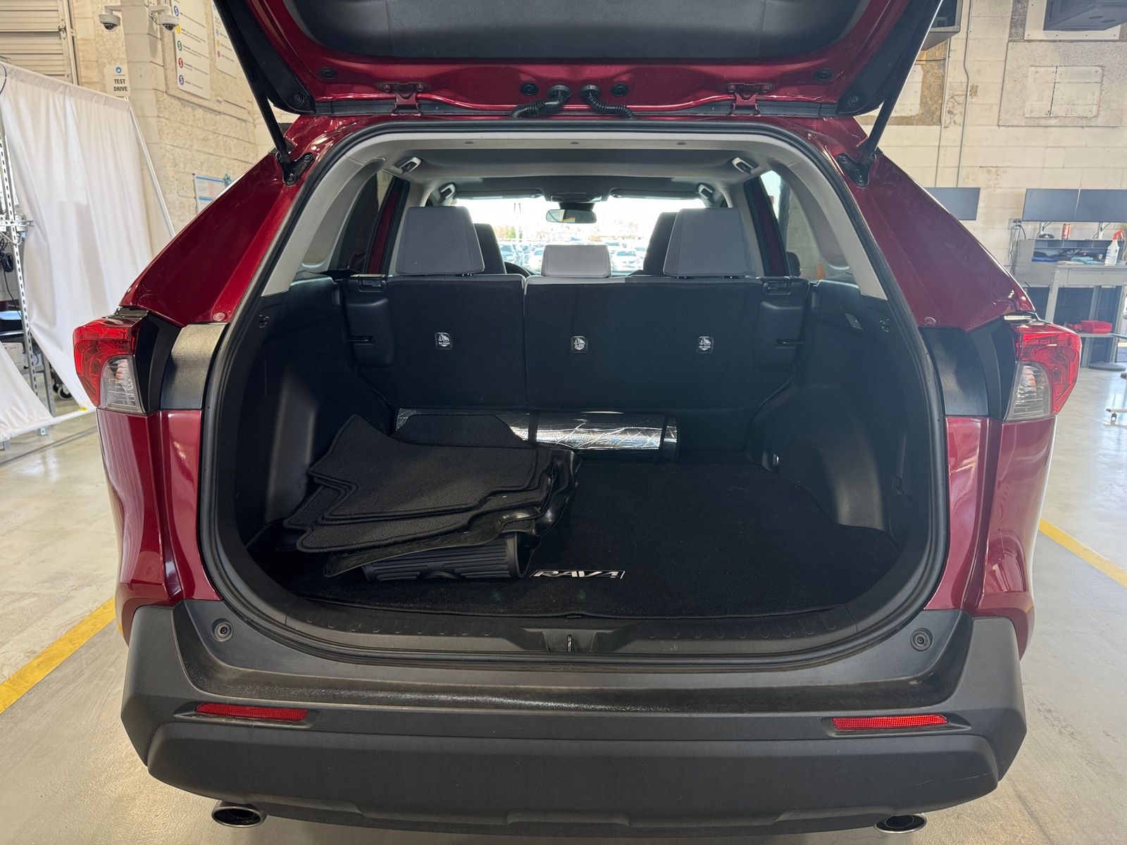 Thumbnail: 2019 Toyota RAV4 - 7