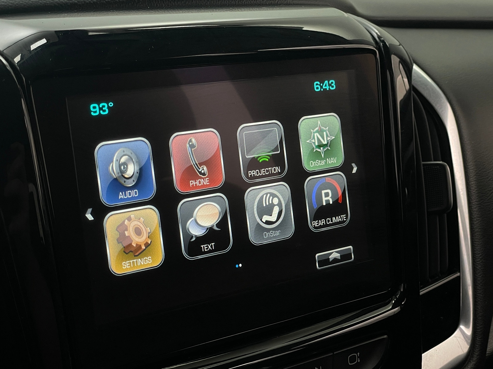Thumbnail: 2019 Chevrolet Traverse - 4