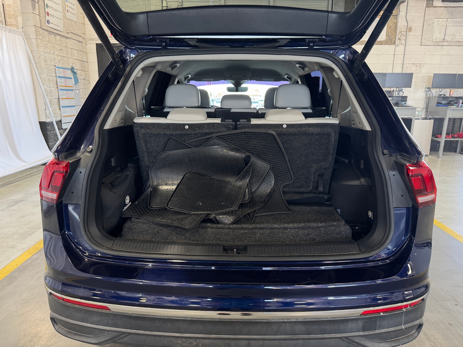 Thumbnail: 2022 Volkswagen Tiguan - 6