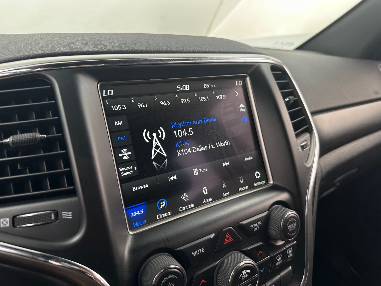 Thumbnail: 2018 Jeep Grand Cherokee - 4