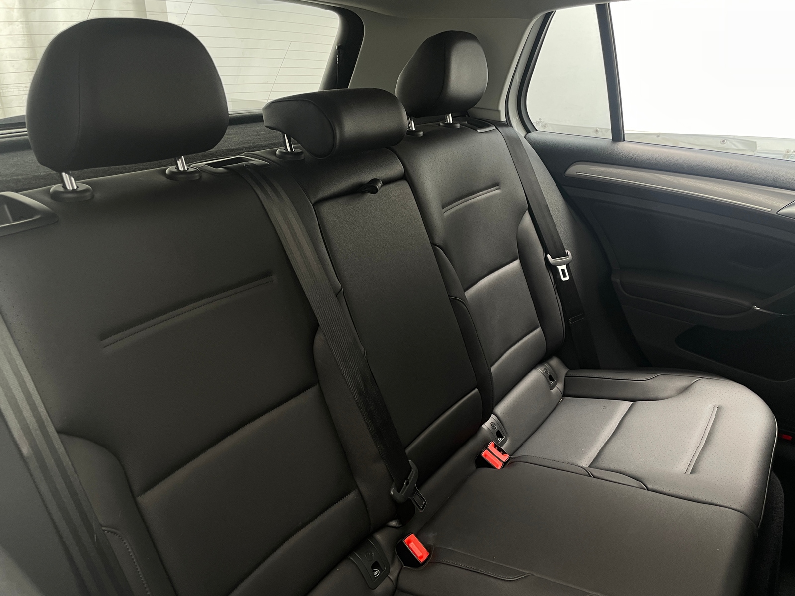 Thumbnail: 2016 Volkswagen e-Golf - 5