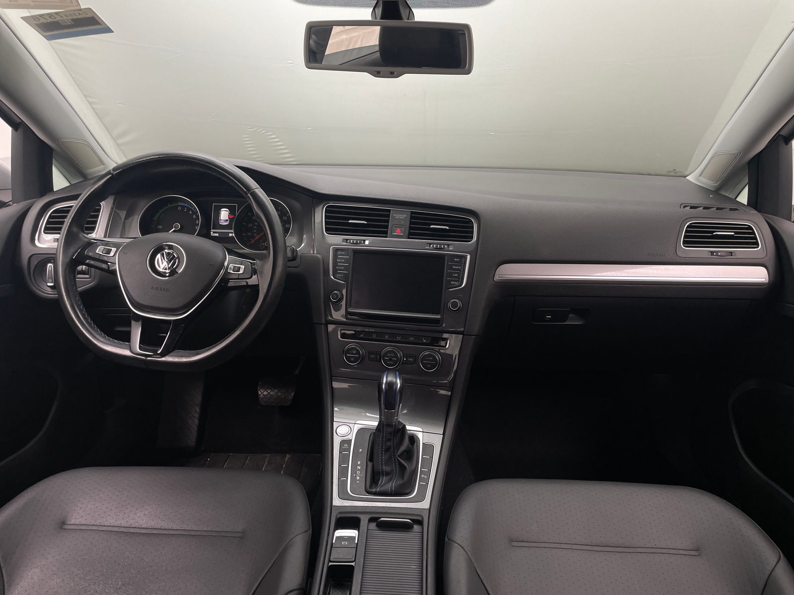 Thumbnail: 2016 Volkswagen e-Golf - 2