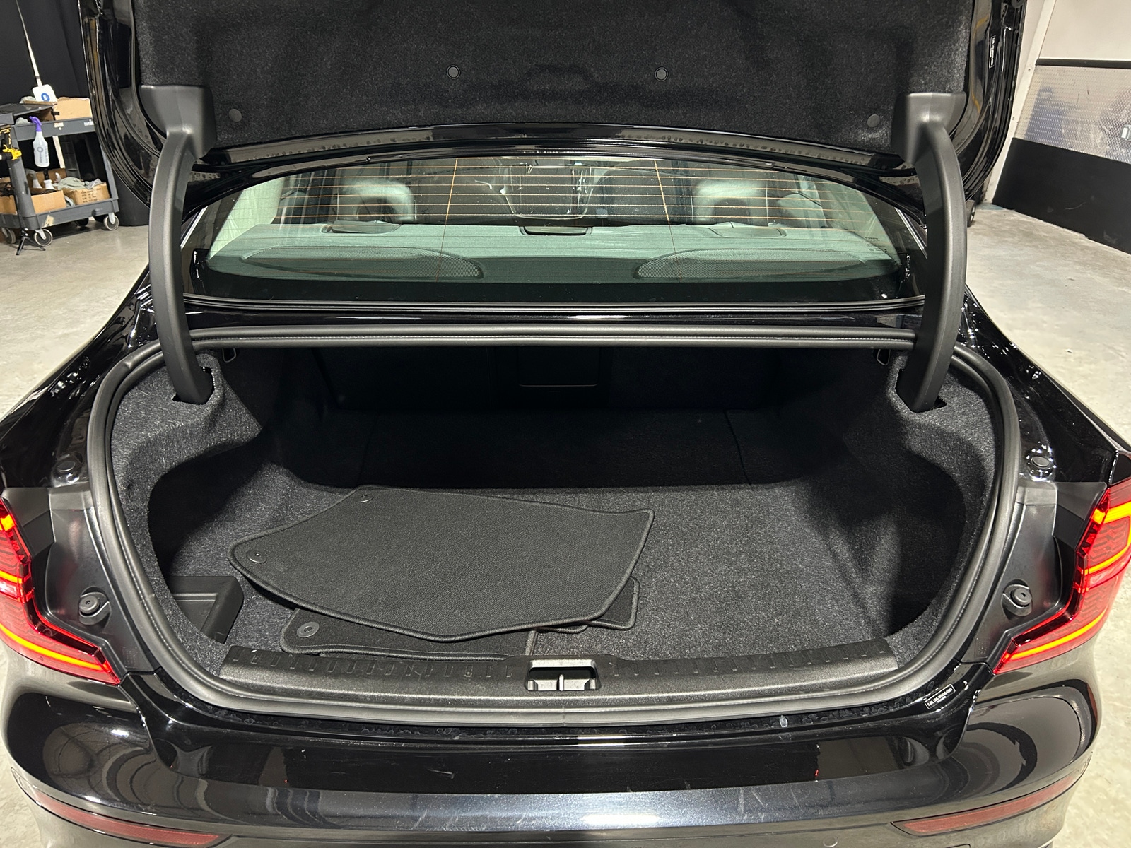 Thumbnail: 2025 Volvo S60 - 6