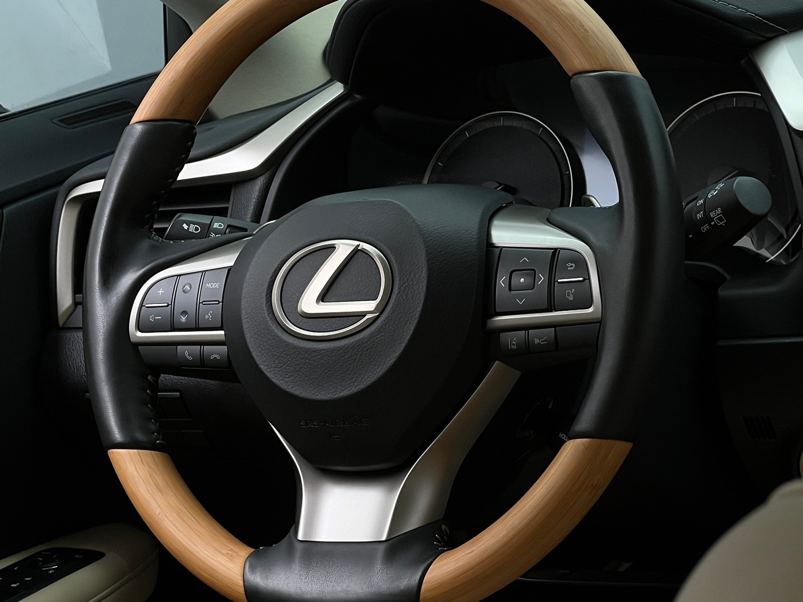 Thumbnail: 2022 Lexus RX - 4