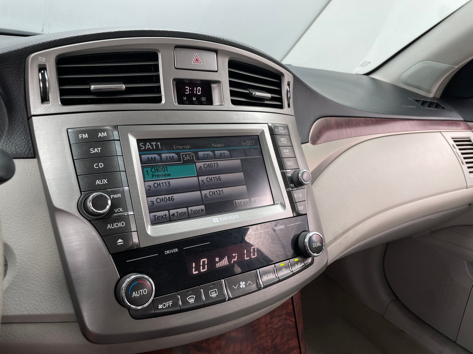 Thumbnail: 2012 Toyota Avalon - 3