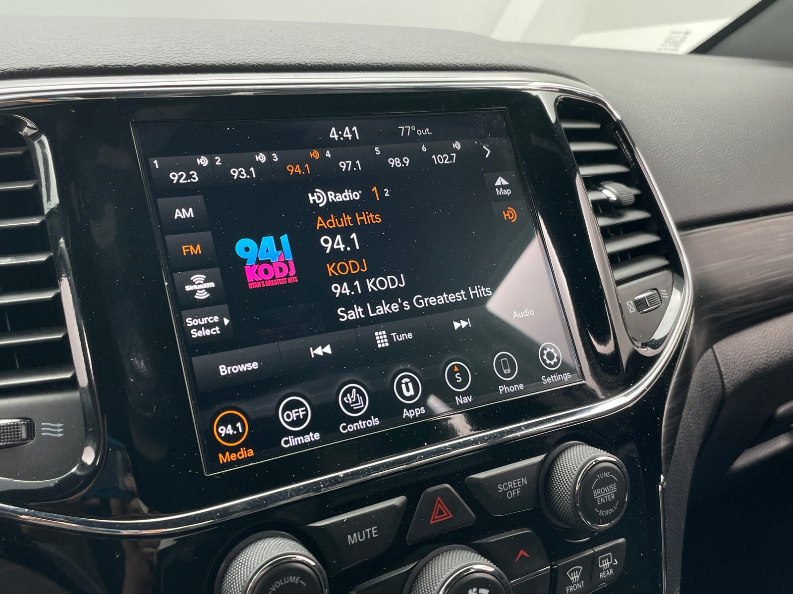 Thumbnail: 2019 Jeep Grand Cherokee - 3