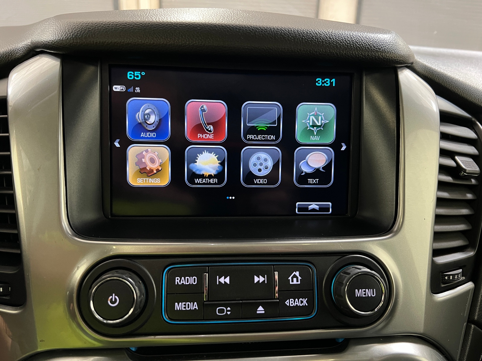 Thumbnail: 2018 Chevrolet Tahoe - 3