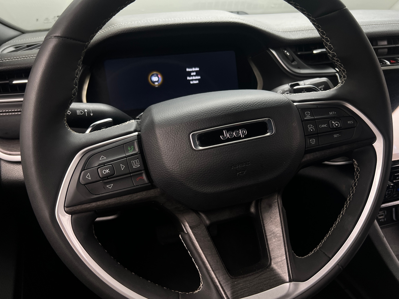 Thumbnail: 2024 Jeep Grand Cherokee L - 4