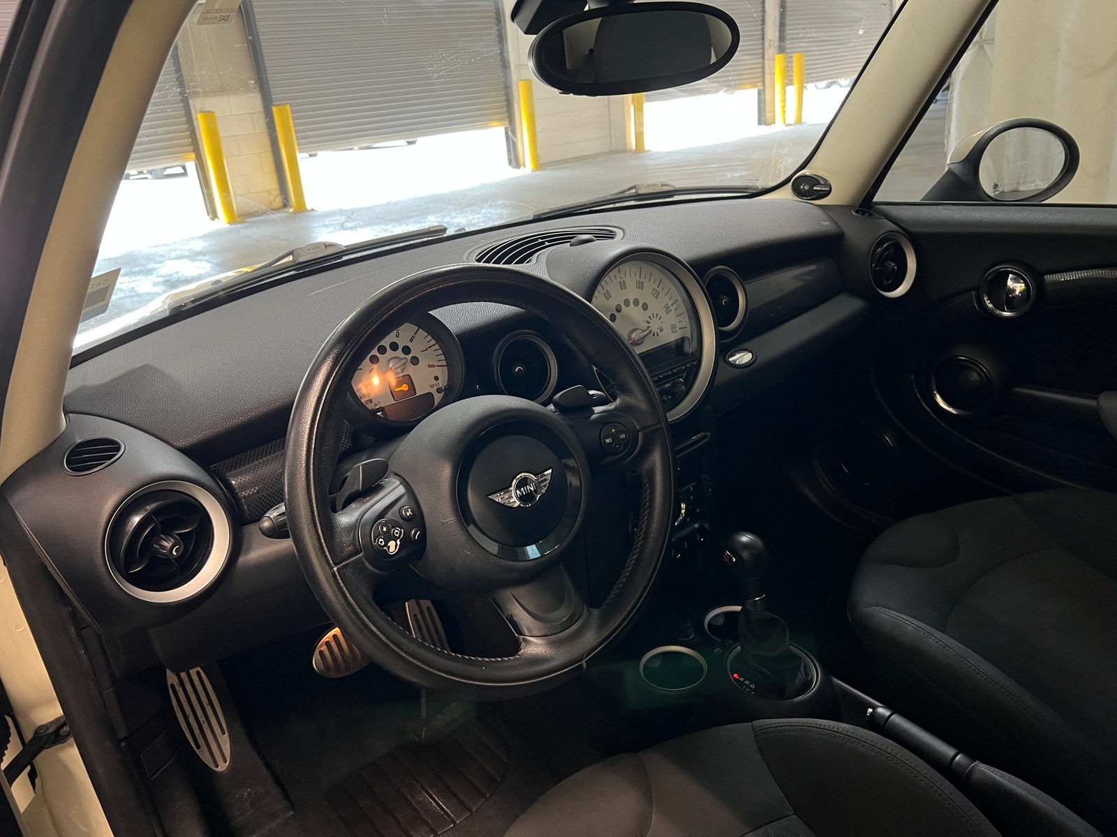 Thumbnail: 2011 MINI Cooper Hardtop - 3