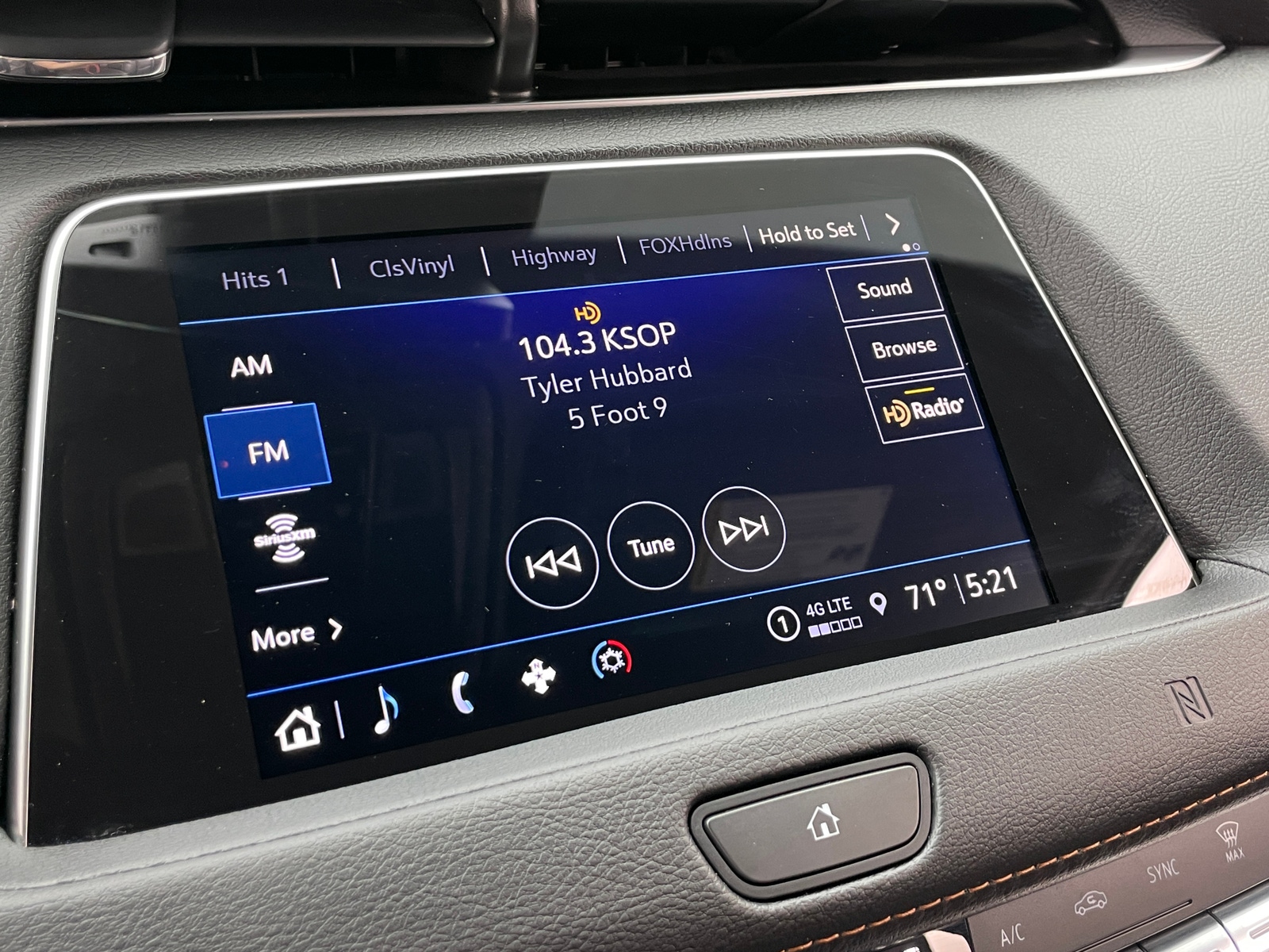 Thumbnail: 2021 Cadillac XT4 - 3