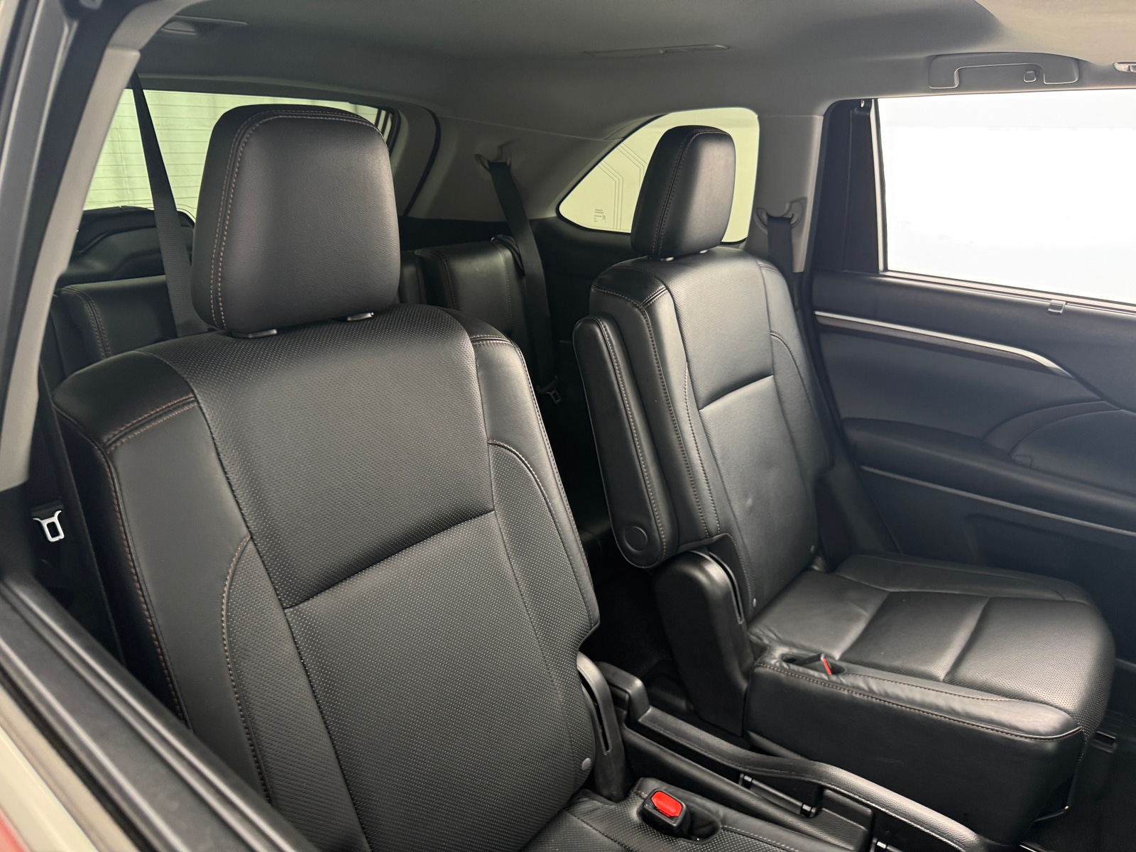 Thumbnail: 2016 Toyota Highlander - 5