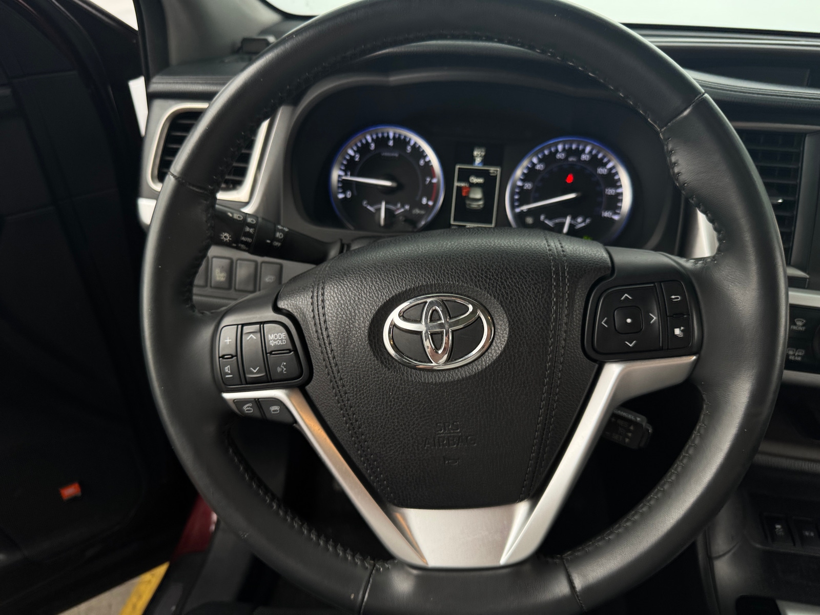 Thumbnail: 2016 Toyota Highlander - 4