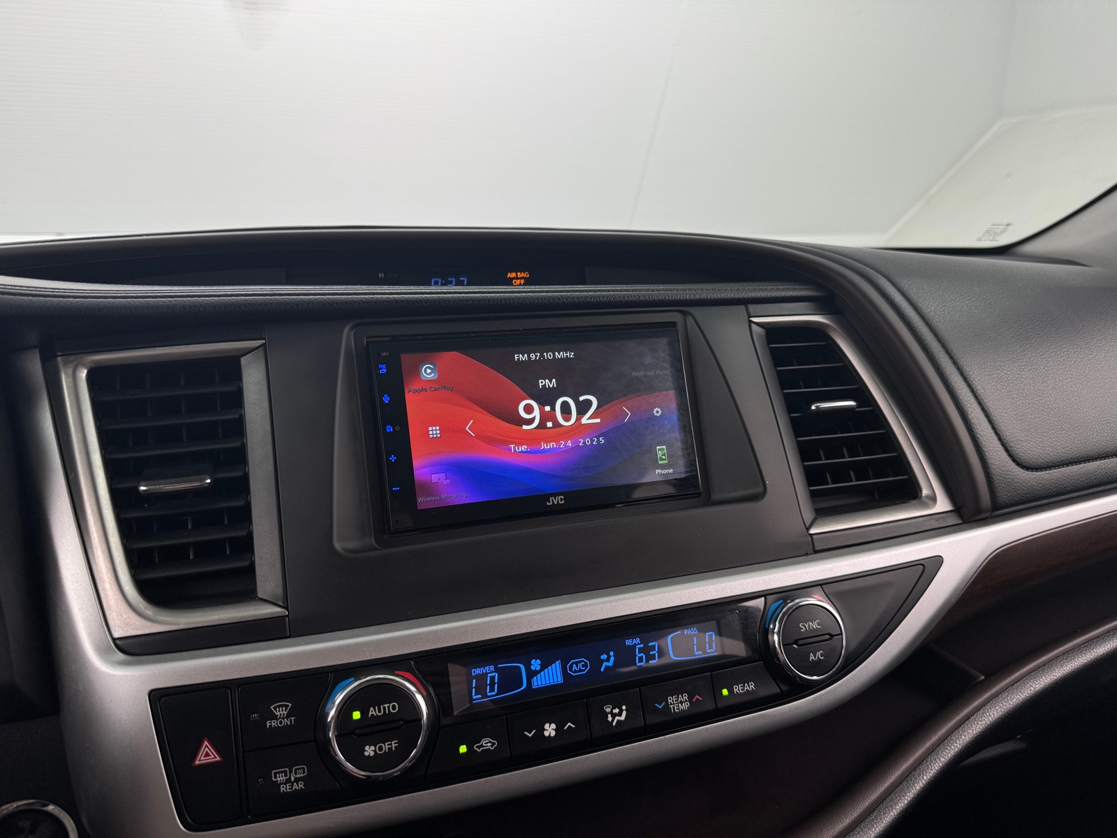 Thumbnail: 2016 Toyota Highlander - 3