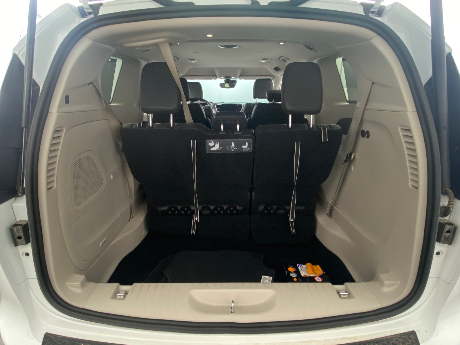 Thumbnail: 2021 Chrysler Pacifica - 6