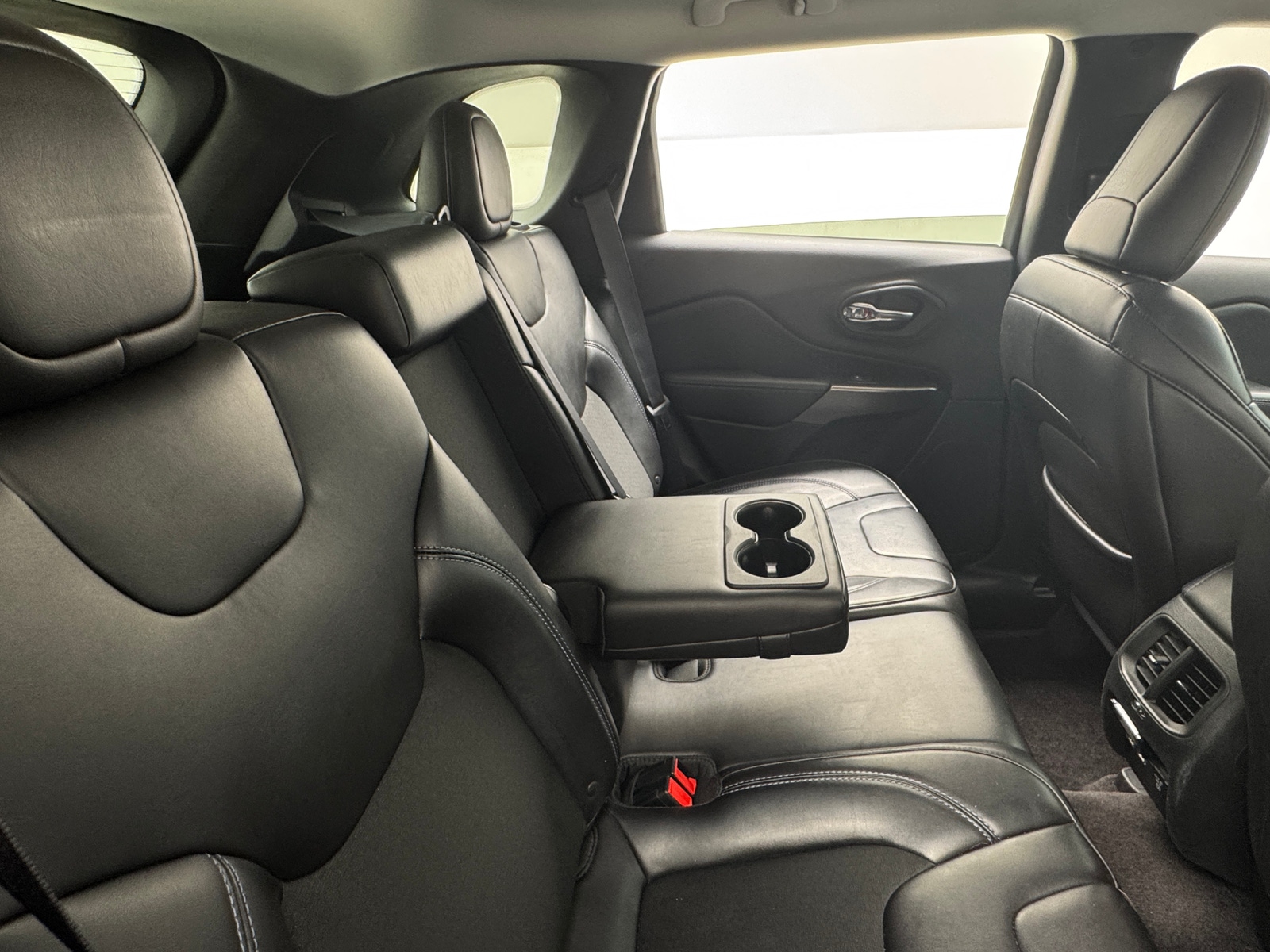 Thumbnail: 2019 Jeep Cherokee - 6