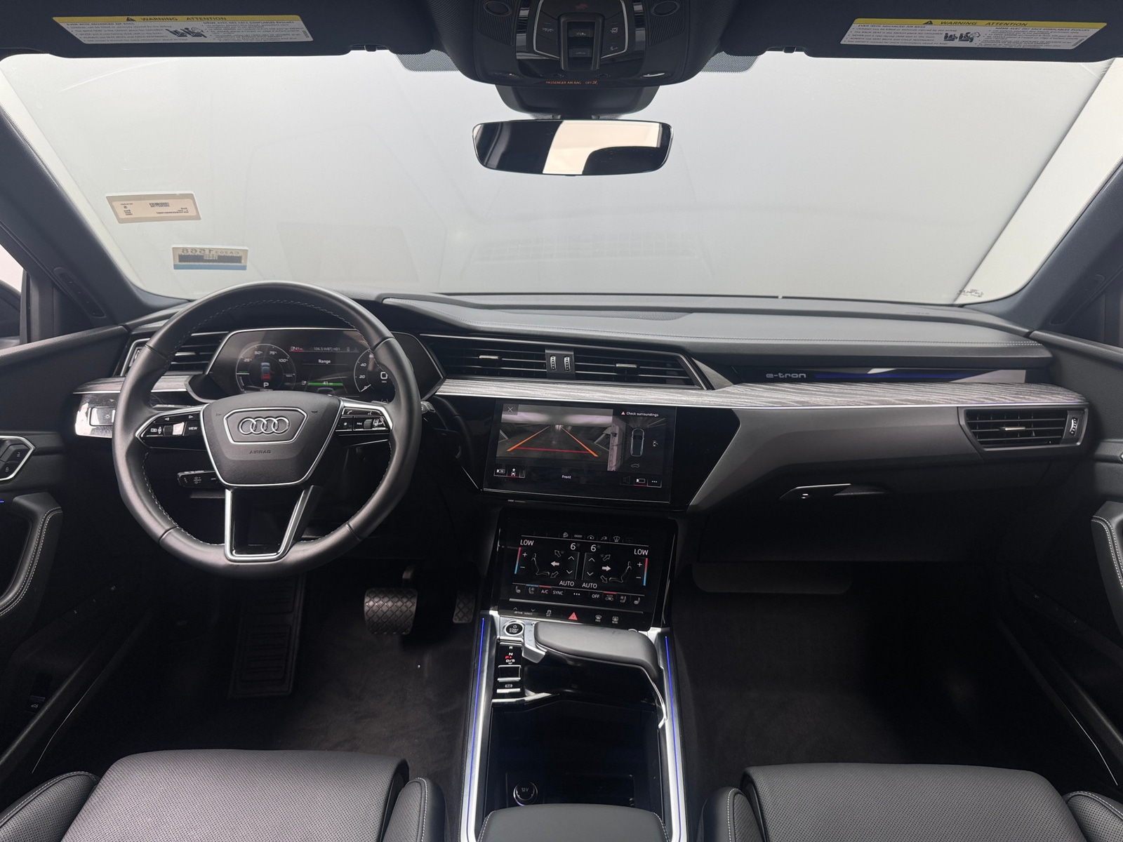 Thumbnail: 2022 Audi e-tron - 2
