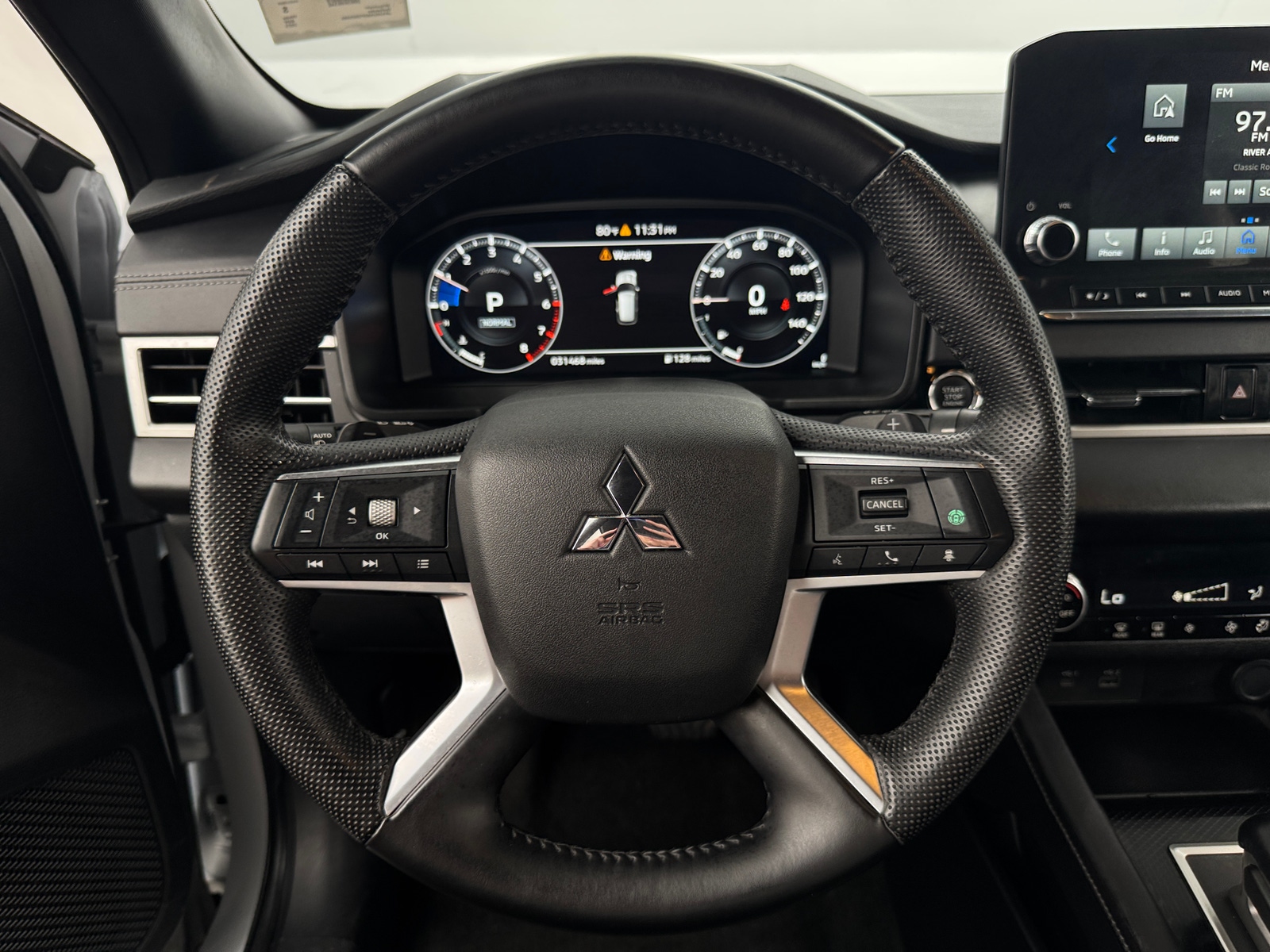 Thumbnail: 2023 Mitsubishi Outlander - 4