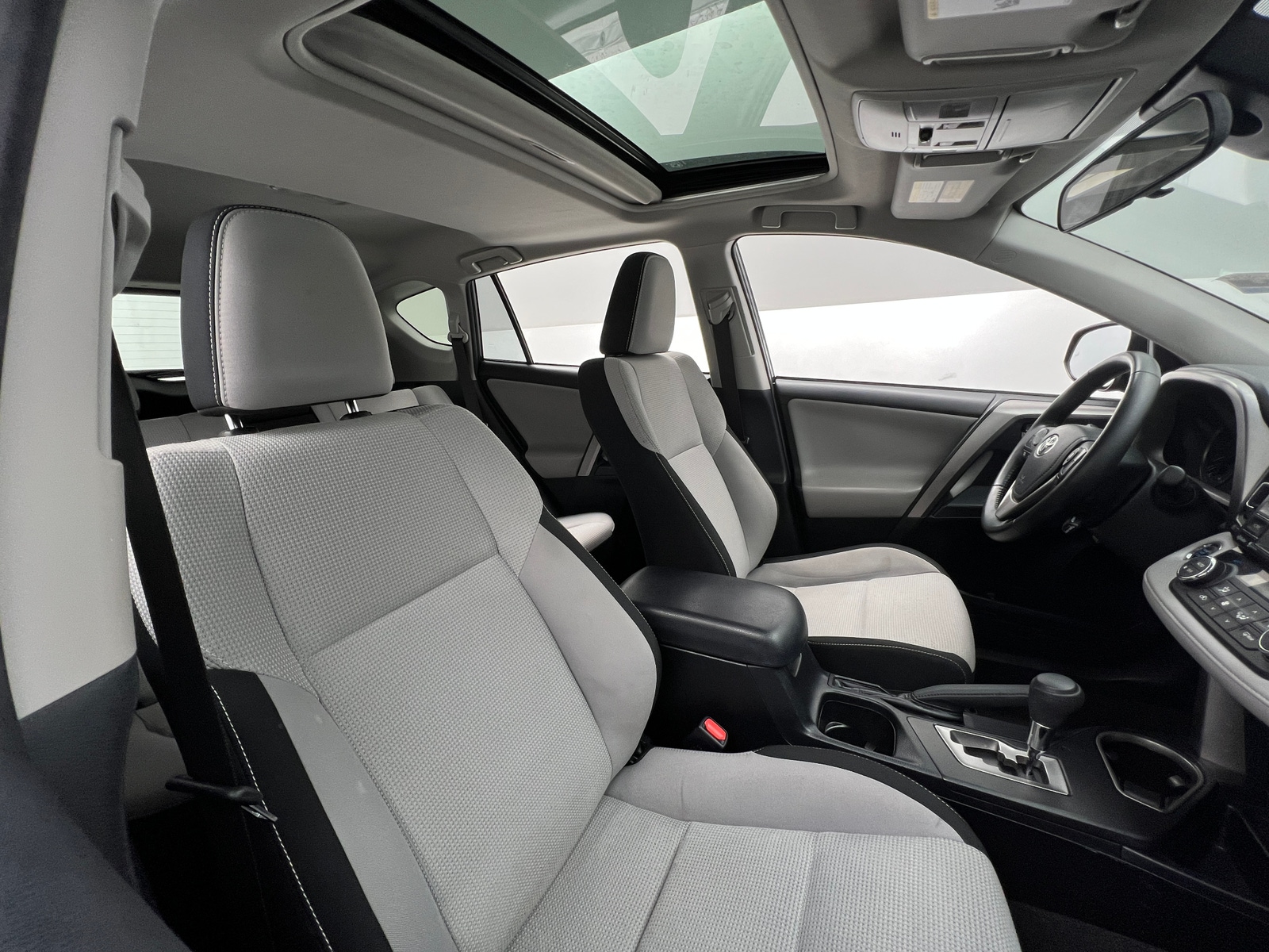 Thumbnail: 2018 Toyota RAV4 - 2