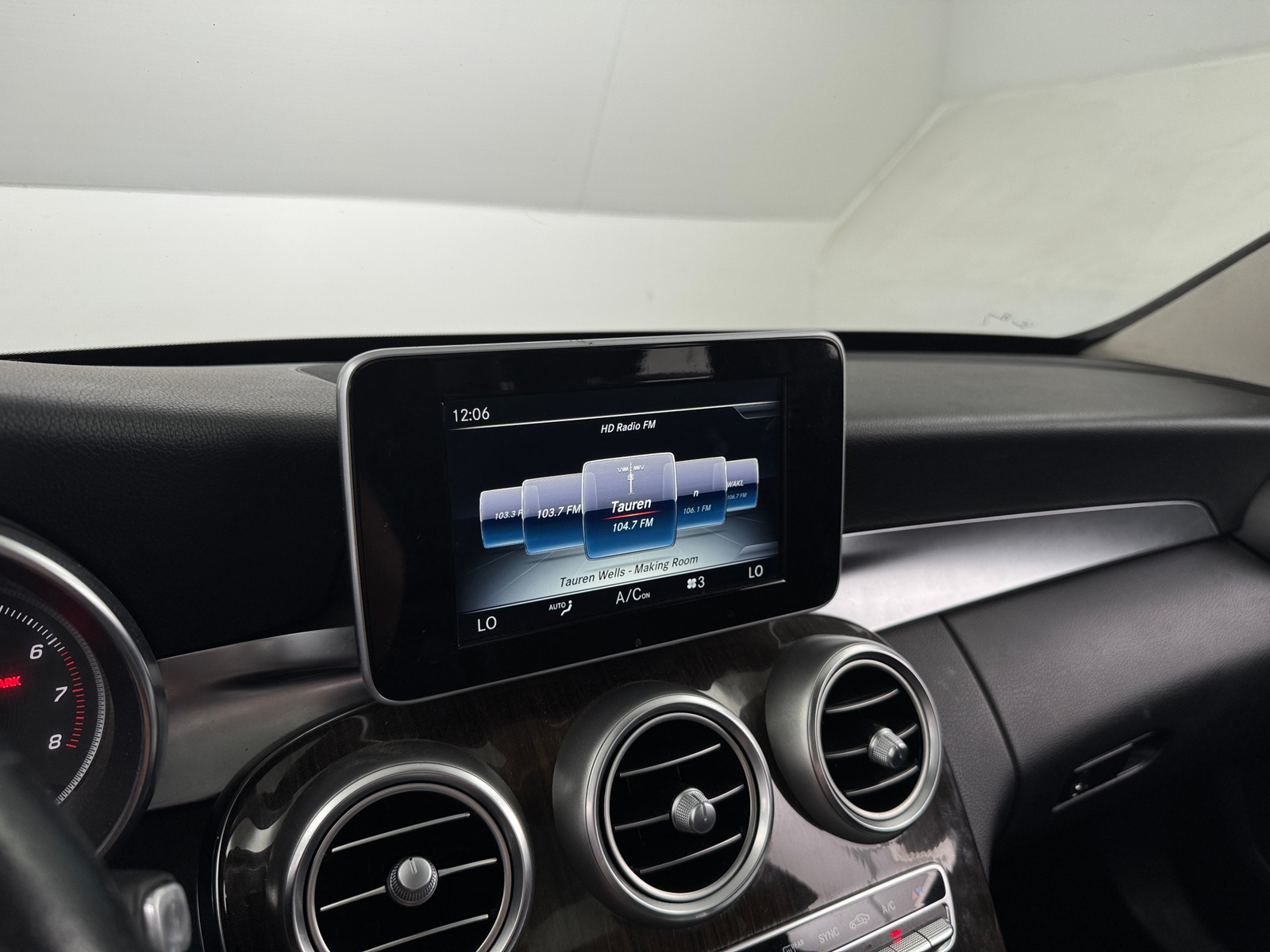 Thumbnail: 2017 Mercedes-Benz C-Class - 4