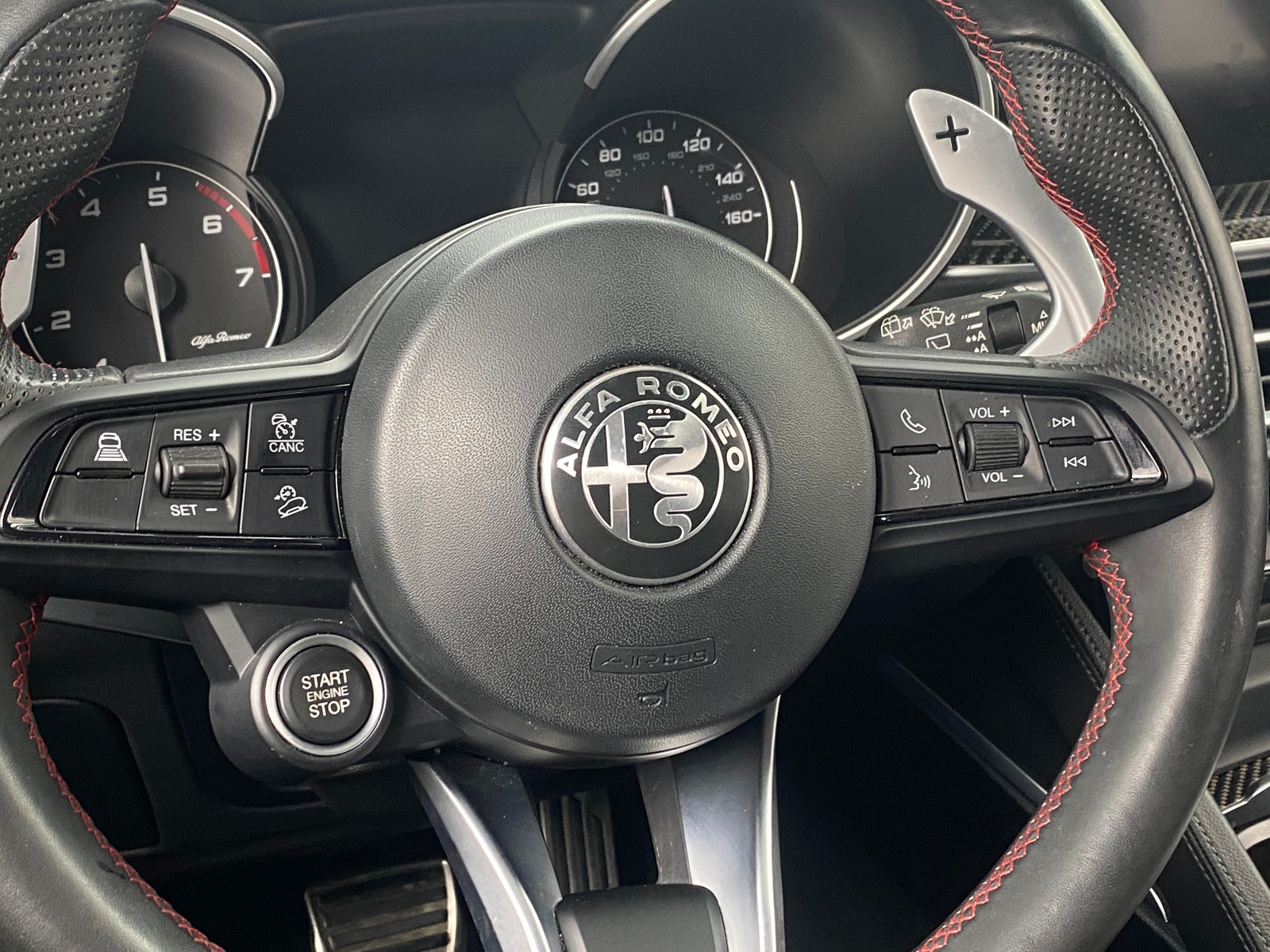 Thumbnail: 2023 Alfa Romeo Stelvio - 4